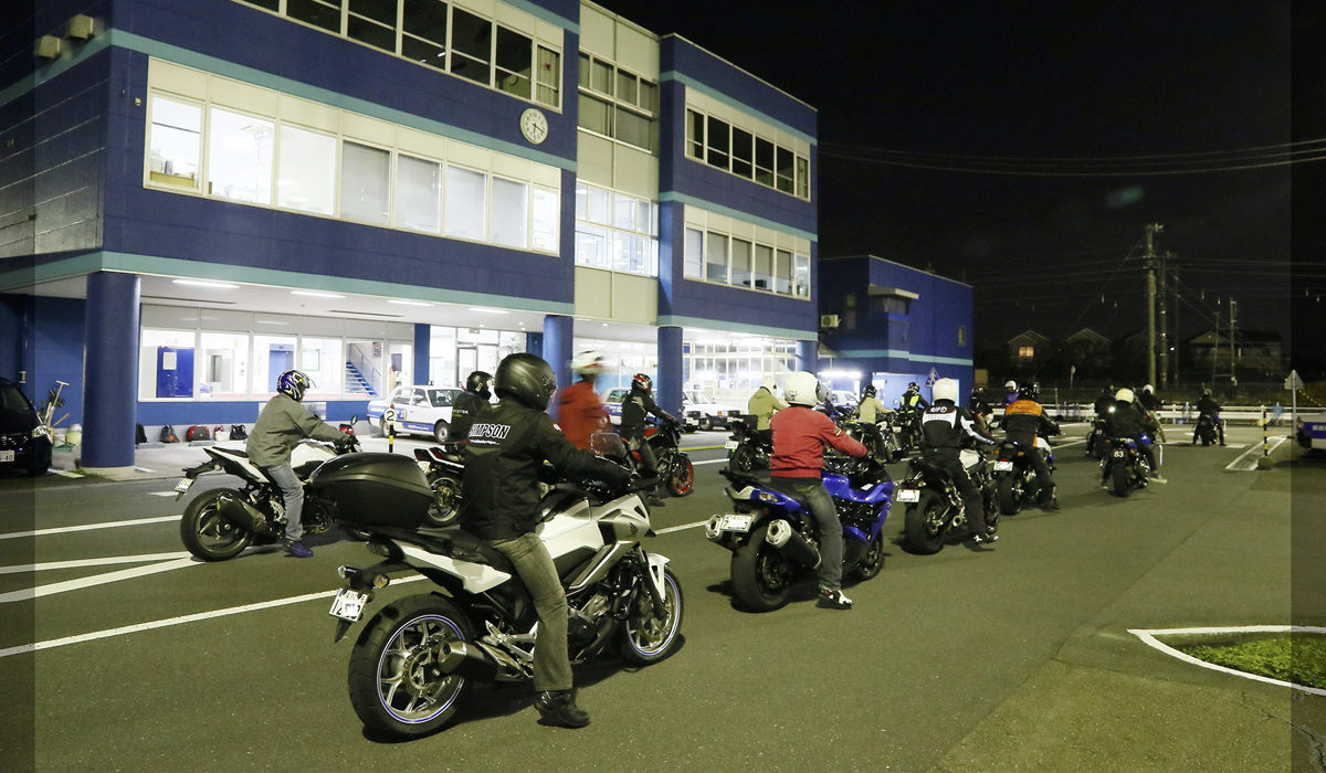 Amazon.co.jp: Z バイクツーリング 旅ゆくライダーの必携